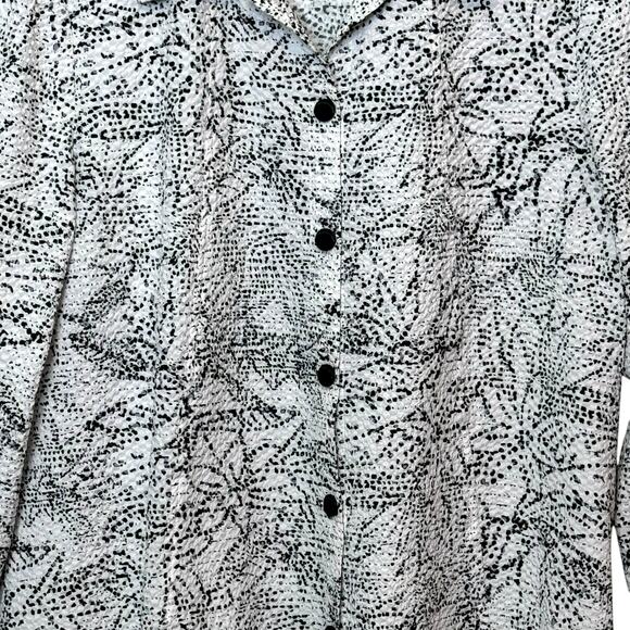 Habitat Size Small Lagen Look Black Textured Blouse with Black Floral De… - Picture 3 of 8